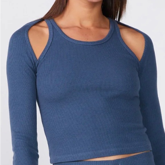 Monrow Tops - Monrow size small blue cutout long sleeve